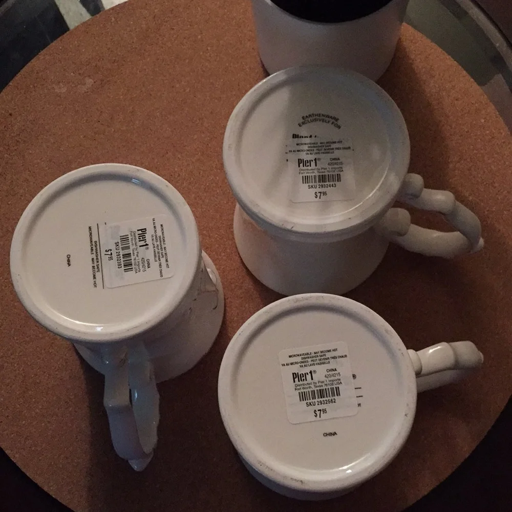 Pier 1 set 3 cup color white and gold
